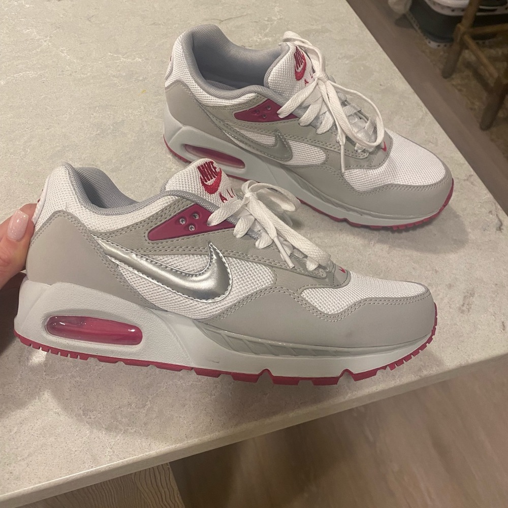 Nike air women’s 8.5